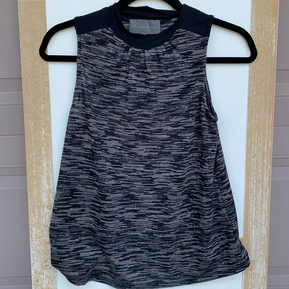 Sleeveless shirt